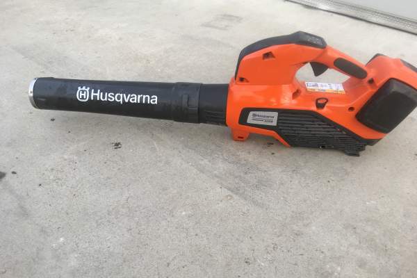 Batteridriven lövblås